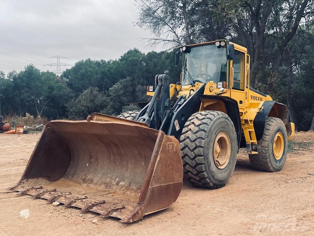 Volvo L120E Gumikerekes homlokrakodók