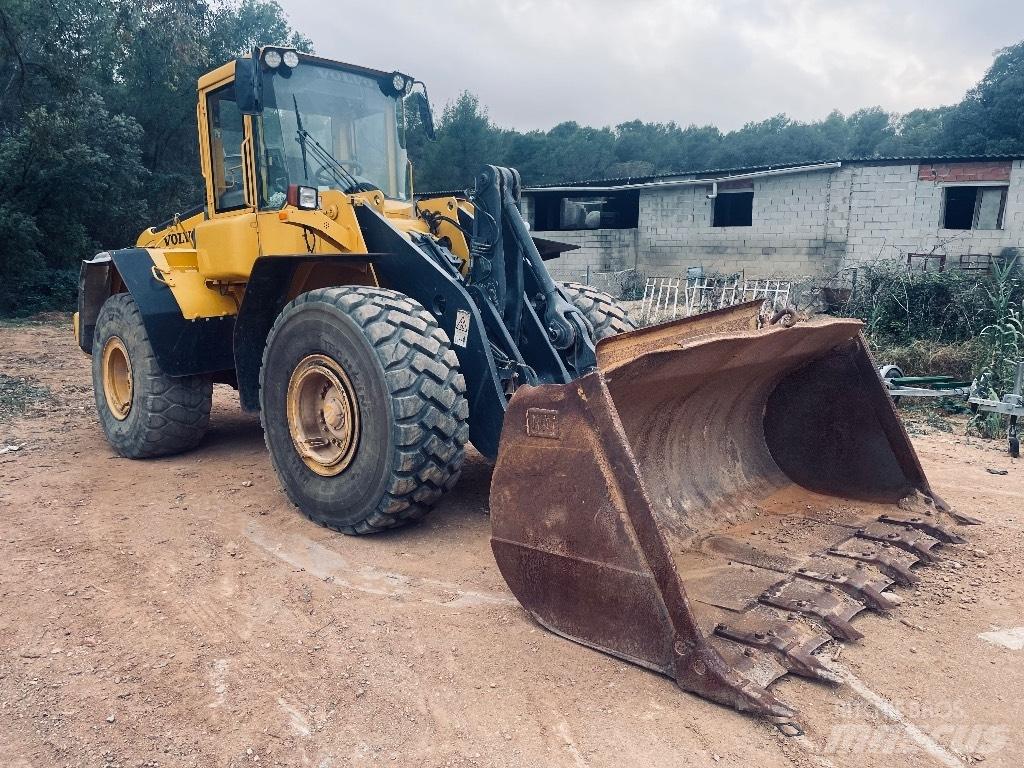 Volvo L120E Gumikerekes homlokrakodók