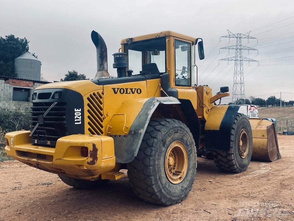 Volvo L120E Gumikerekes homlokrakodók