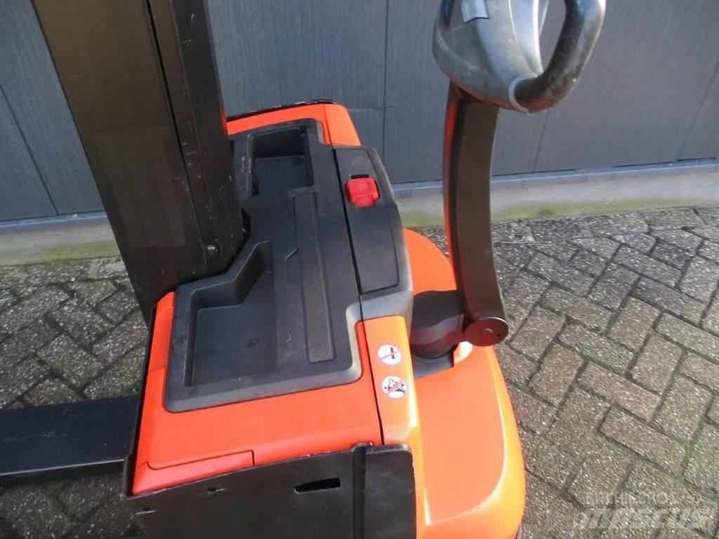 BT SWE 080L Gyalogkíséretű targonca