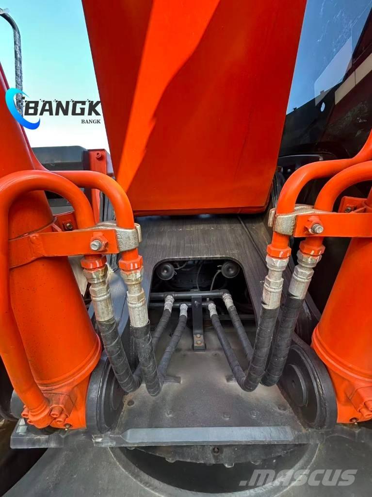 Hitachi ZX 240 Lánctalpas kotrók