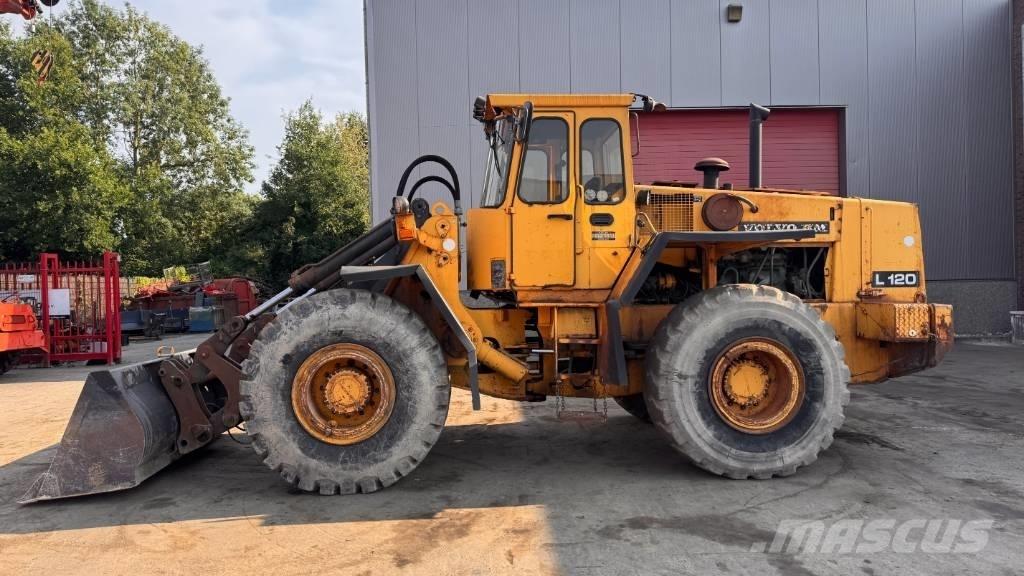 Volvo L 120 Gumikerekes homlokrakodók