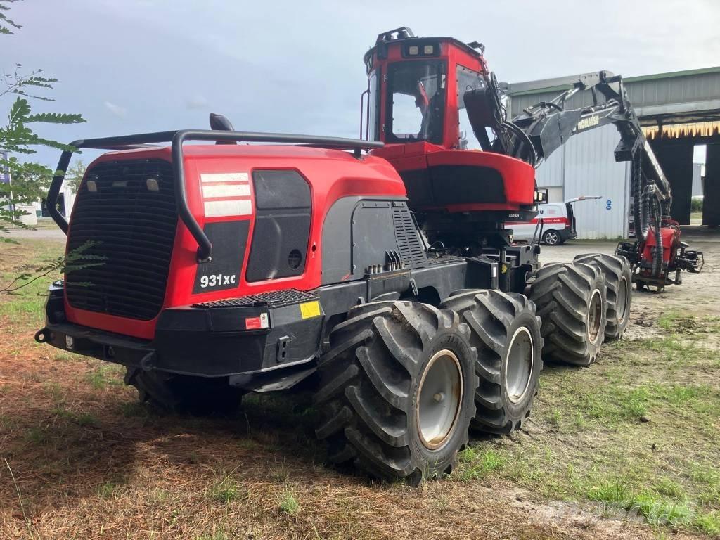 Komatsu 931 XC Betakarítók