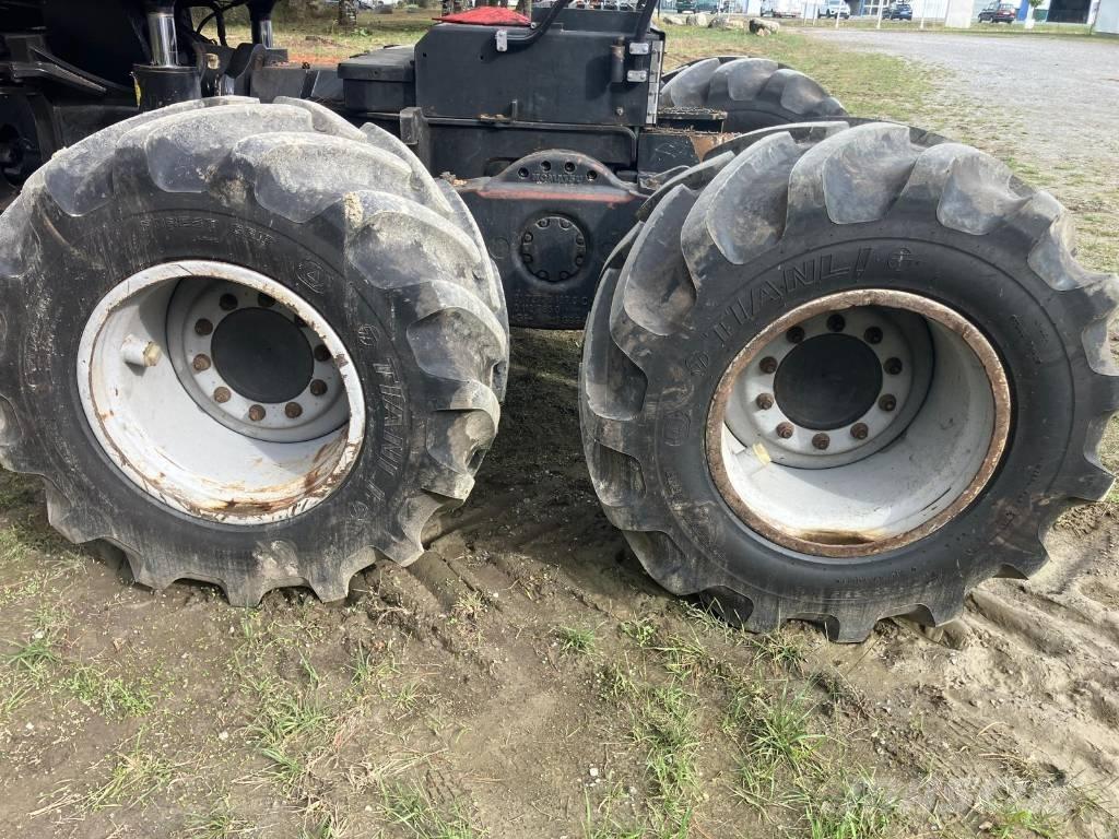 Komatsu 931 XC Betakarítók