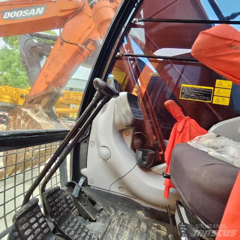 Hitachi ZX 210 Lánctalpas kotrók