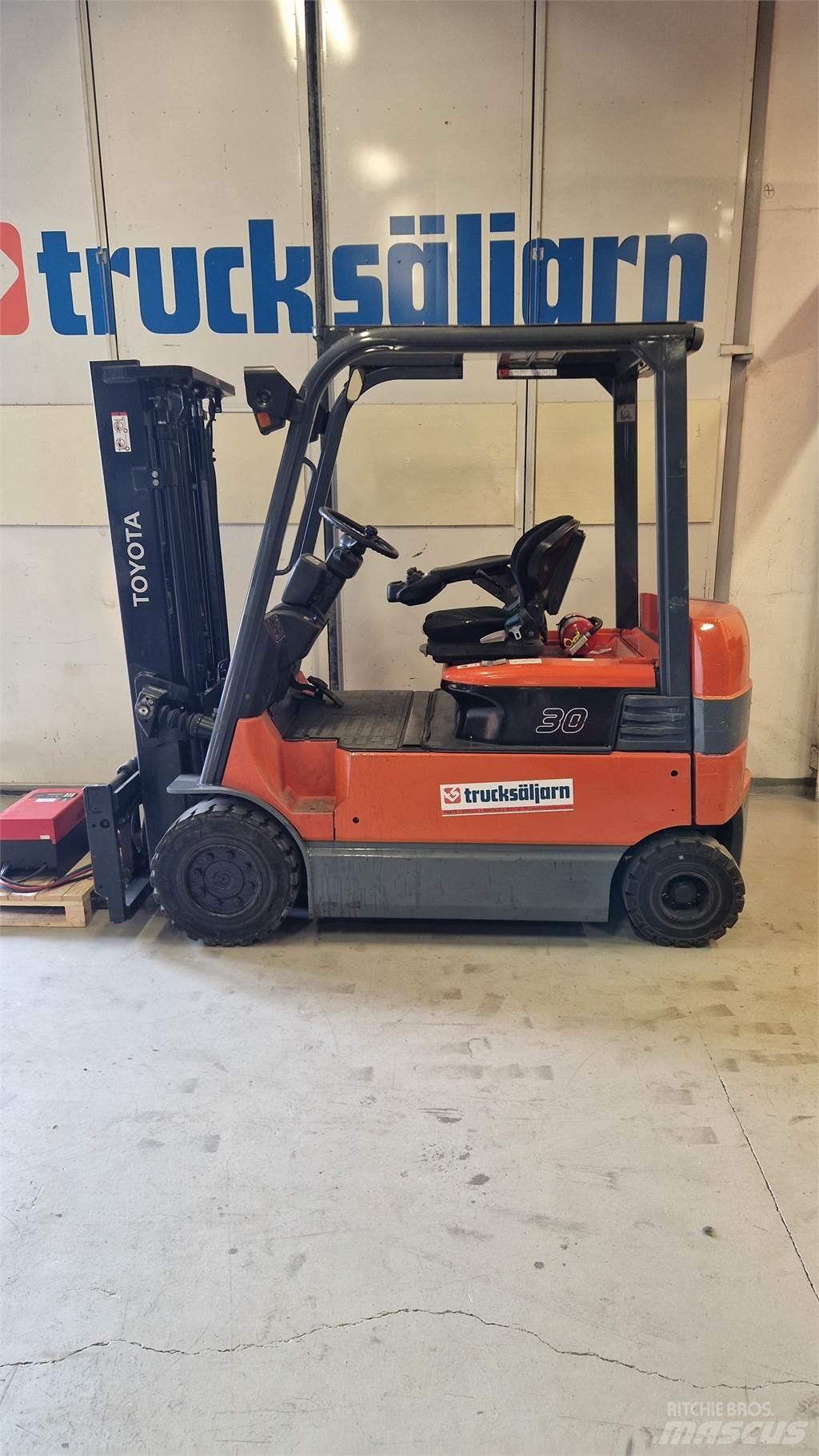 Toyota 7FBMF30 Elektromos targoncák