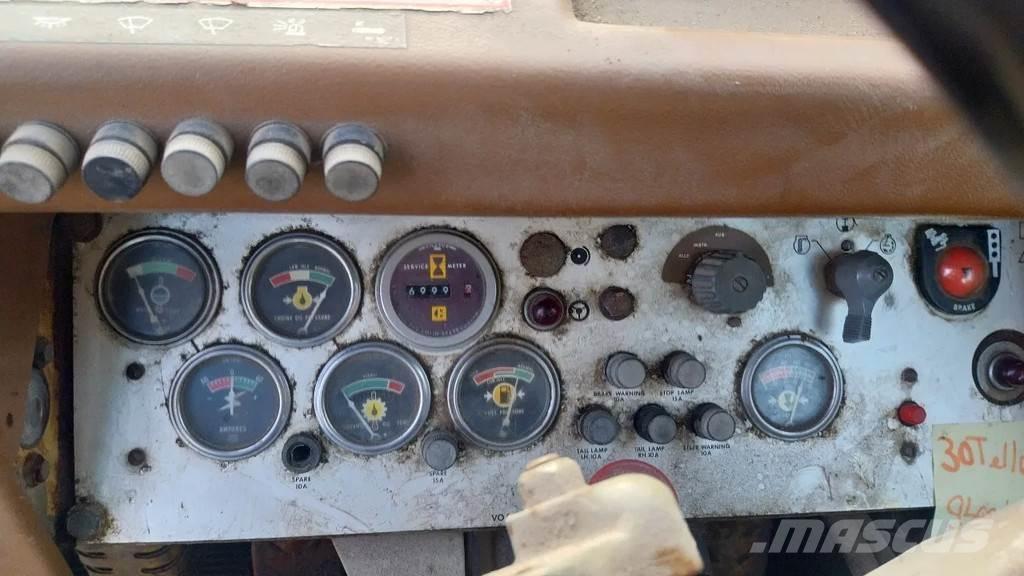 CAT 920 Gumikerekes homlokrakodók