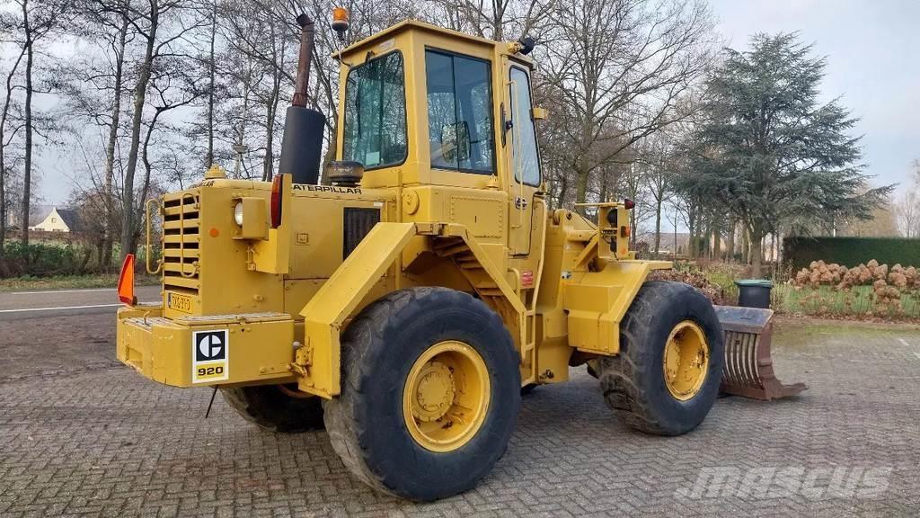 CAT 920 Gumikerekes homlokrakodók