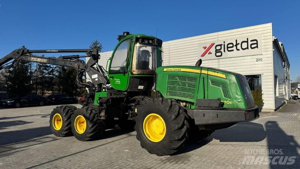 John Deere 1070 E Betakarítók