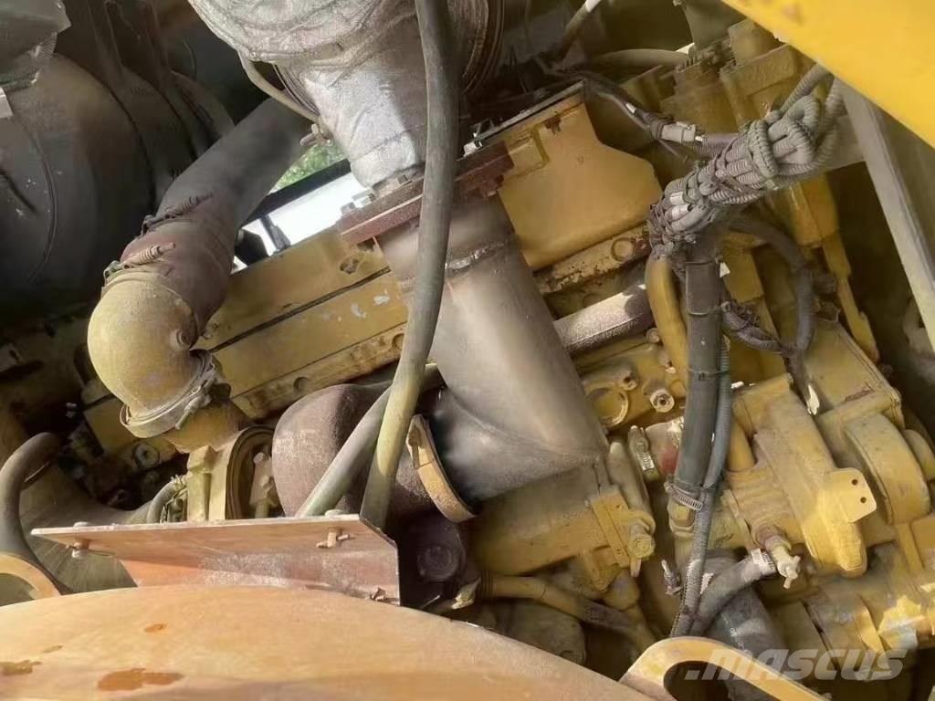 CAT 972 H Gumikerekes homlokrakodók