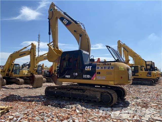 CAT 323D Lánctalpas kotrók