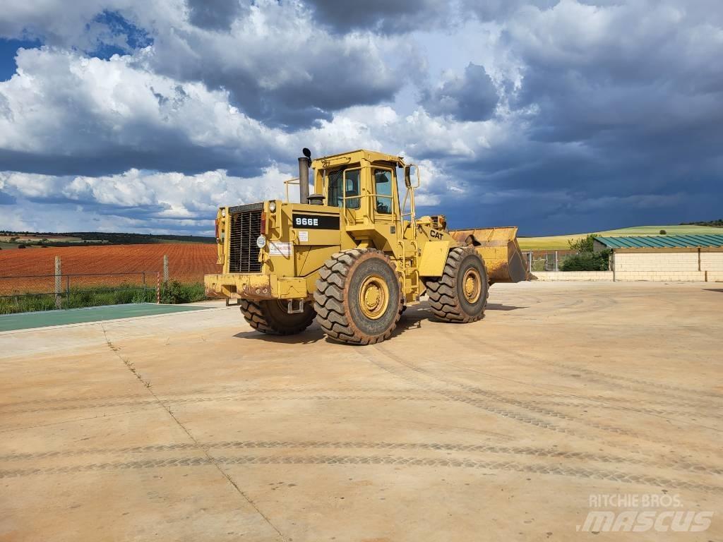 CAT 966E Gumikerekes homlokrakodók