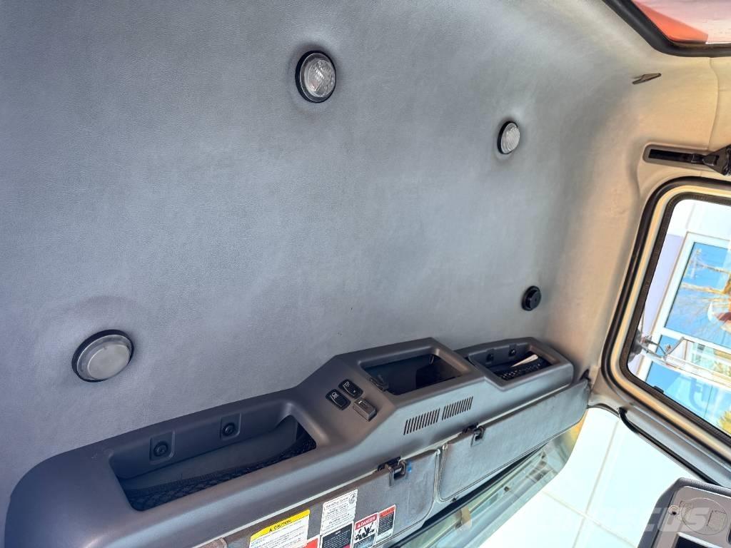 Mack GU813 Billenő teherautók