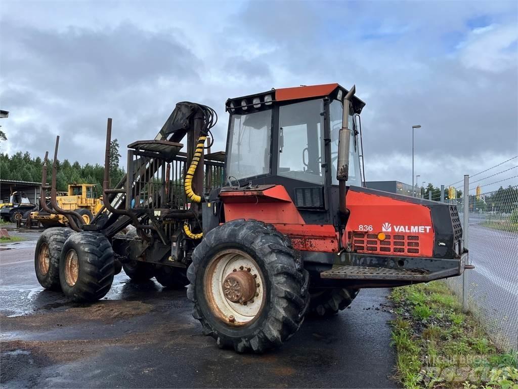 Valmet 836 Kihordók