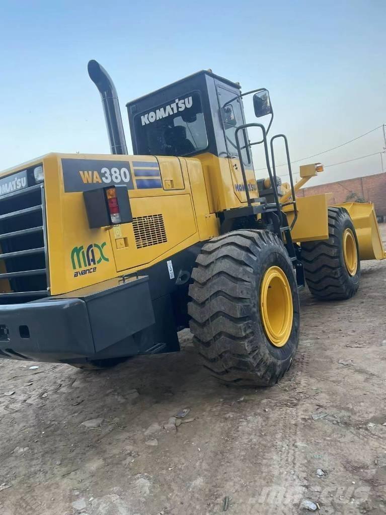 Komatsu WA 380 Gumikerekes homlokrakodók
