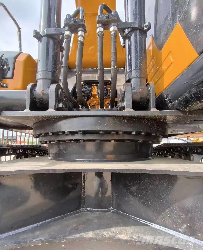 Sany SY 215 Lánctalpas kotrók