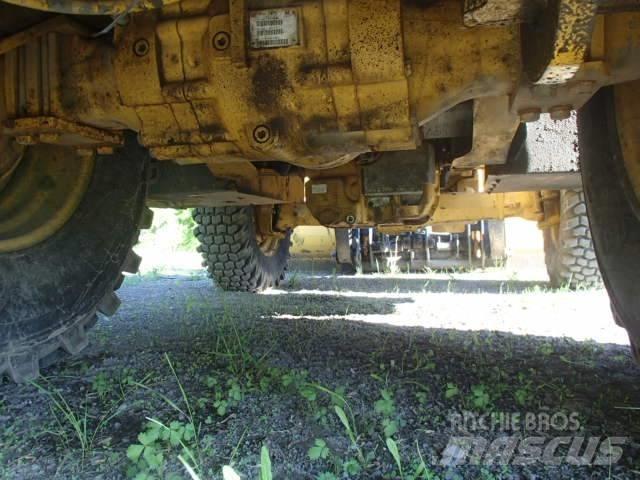 DEERE 410J Kotrórakodók