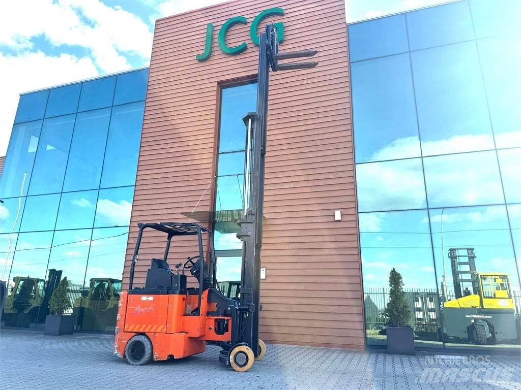  BE 40AC-RM Magasraktári szűkfolyosós targonca