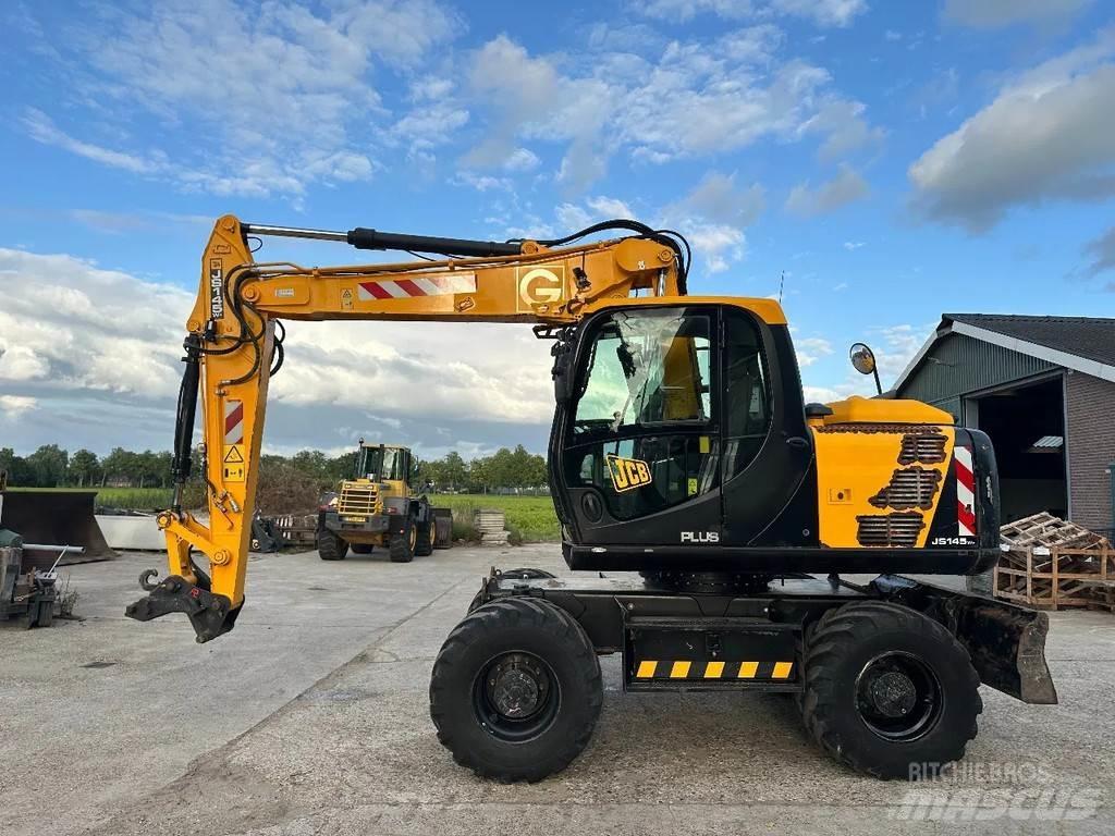 JCB JS145W Gumikerekes kotrók