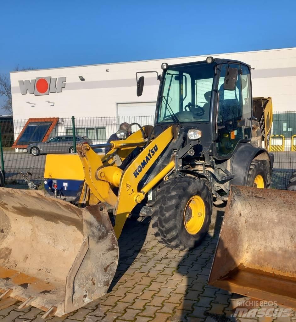 Komatsu WA80M-7 Gumikerekes homlokrakodók