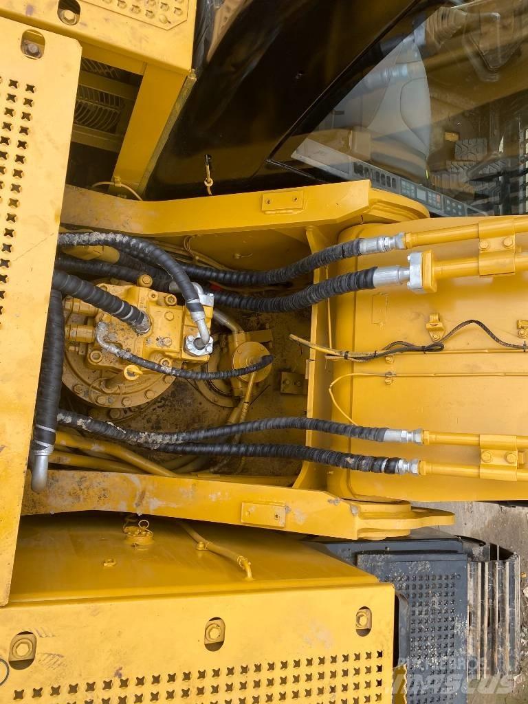 CAT 330 D Lánctalpas kotrók