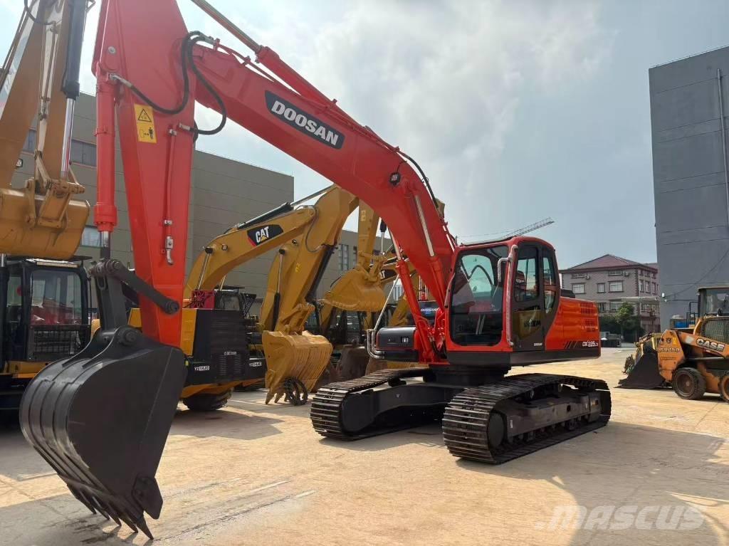 Doosan DX 225 Lánctalpas kotrók