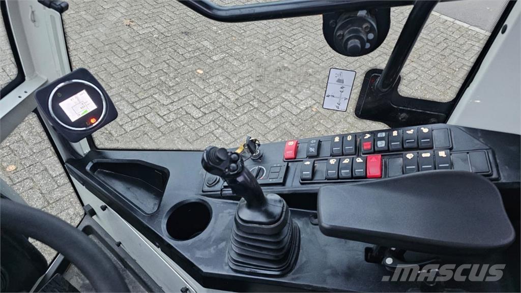 CLAAS Torion 535 Gumikerekes homlokrakodók