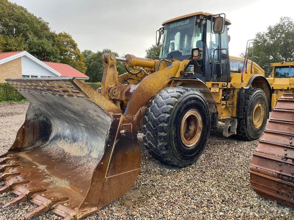 CAT 966H Gumikerekes homlokrakodók