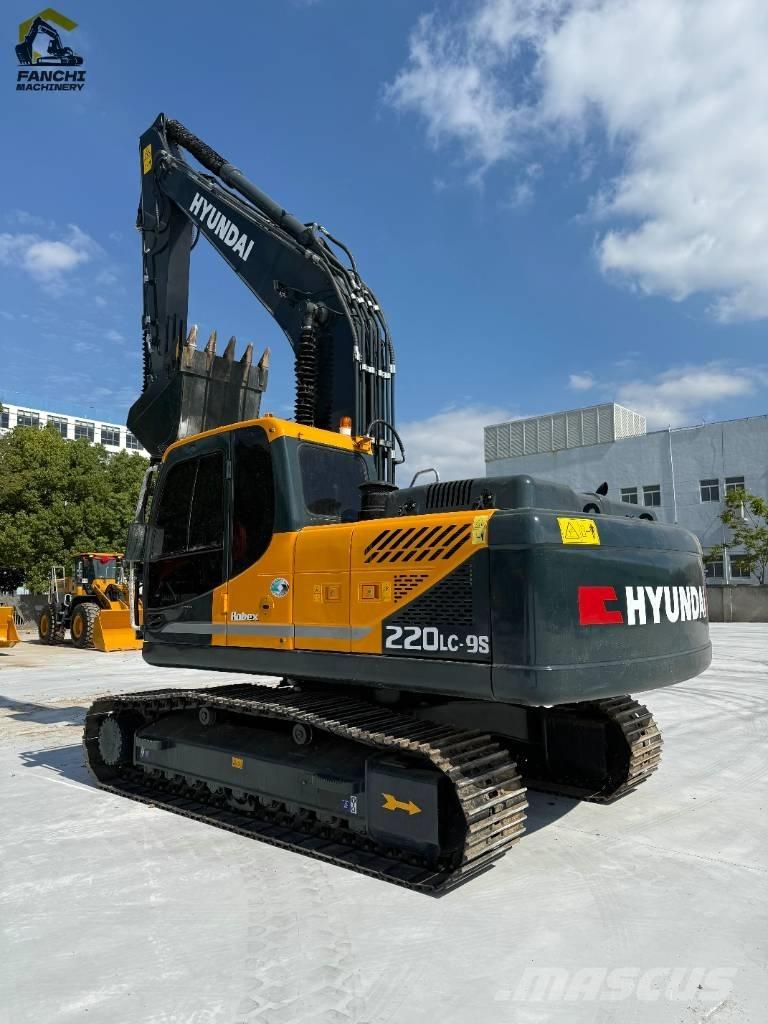 Hyundai 220 Közepes (midi) kotrók 7 t - 12 t