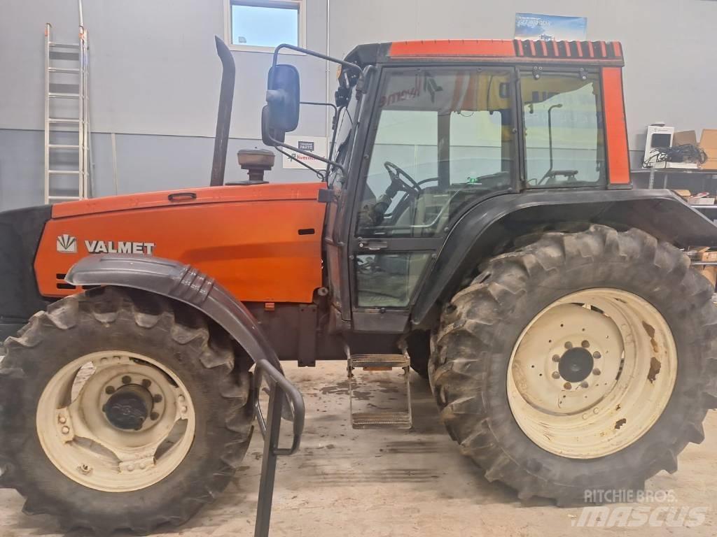 Valtra Valmet 8100E Traktorok