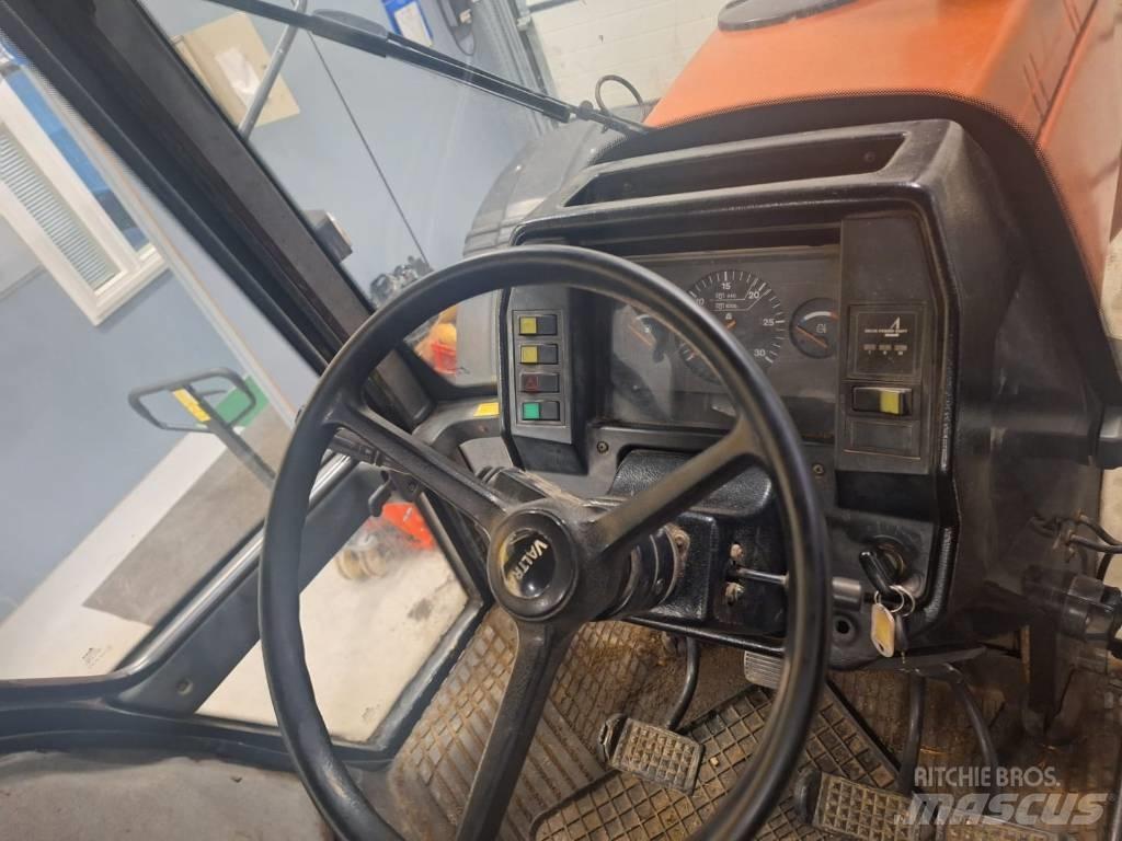 Valtra Valmet 8100E Traktorok