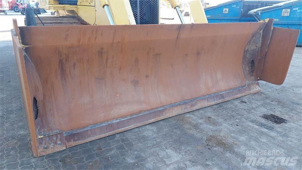 Komatsu D65PX-18 lánctalpas dózerek