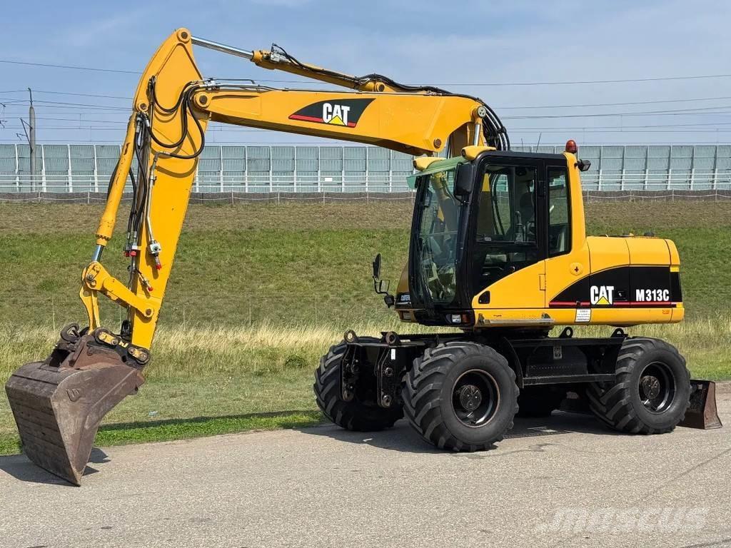 CAT M313C Gumikerekes kotrók