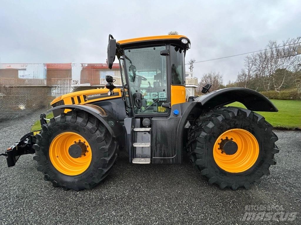 JCB 4220 FASTRAC Traktorok