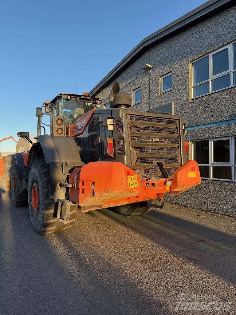 Hitachi ZW 370-6 Gumikerekes homlokrakodók