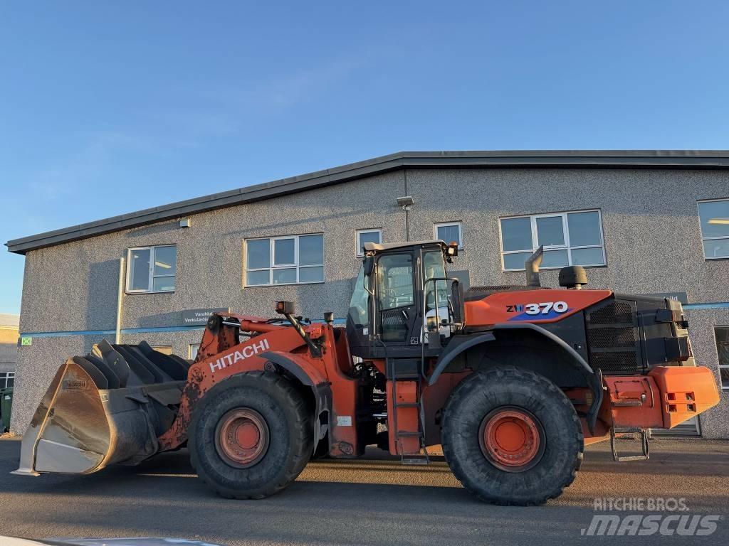 Hitachi ZW 370-6 Gumikerekes homlokrakodók