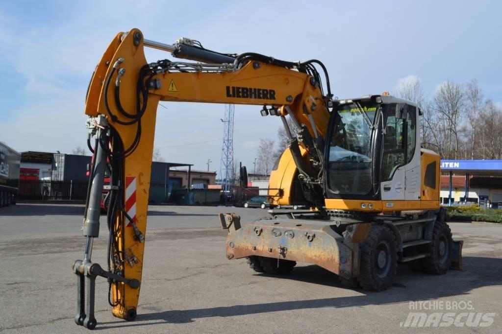 Liebherr A 918 Gumikerekes kotrók