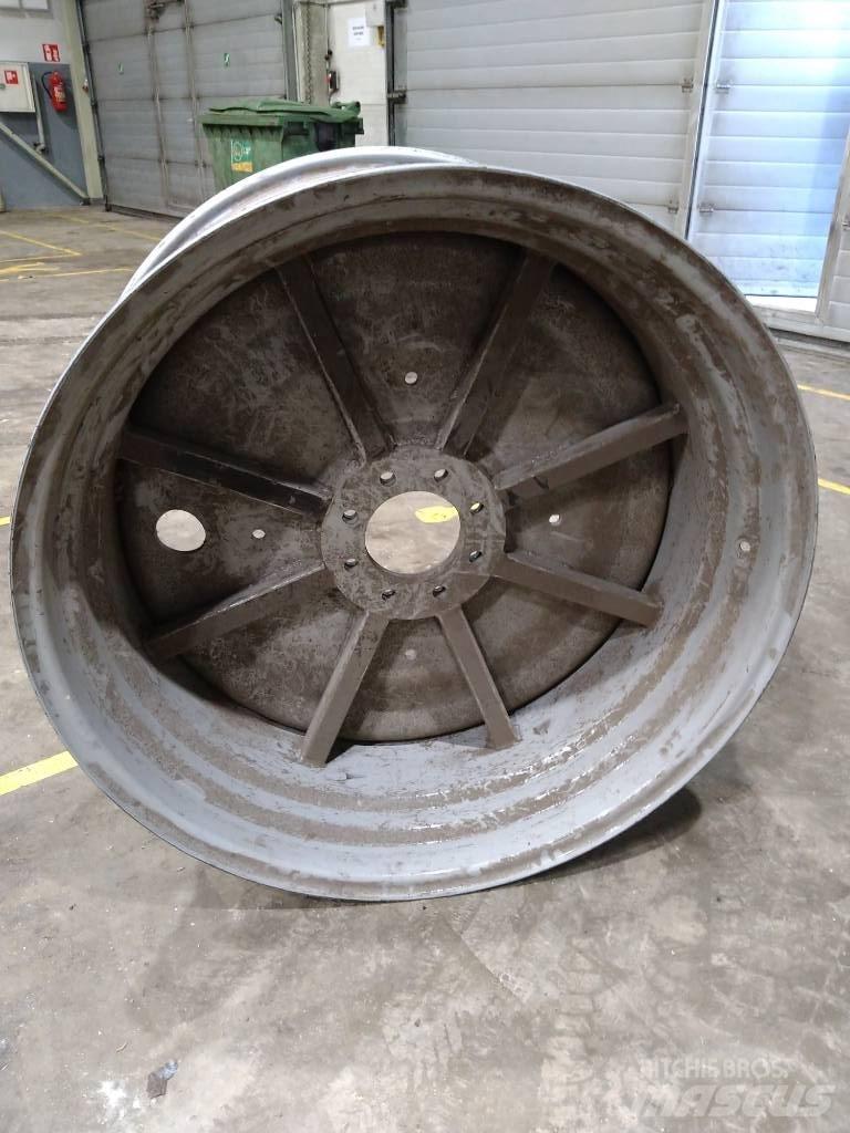 Massey Ferguson 7718 Gumiabroncsok, kerekek és felnik
