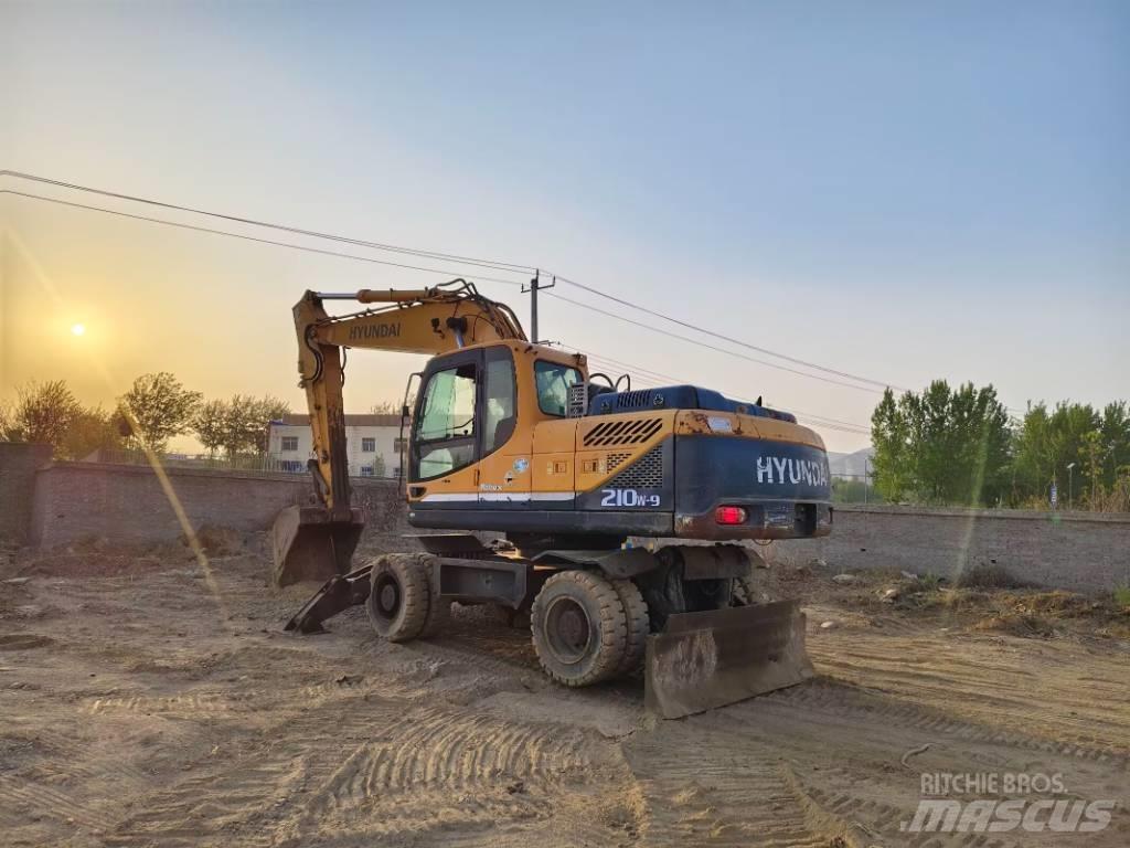 Hyundai R210W-9 Gumikerekes kotrók