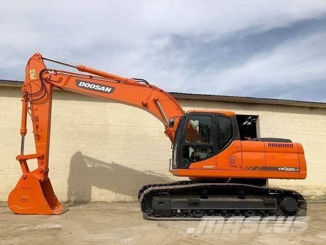 Doosan DX225 Lánctalpas kotrók
