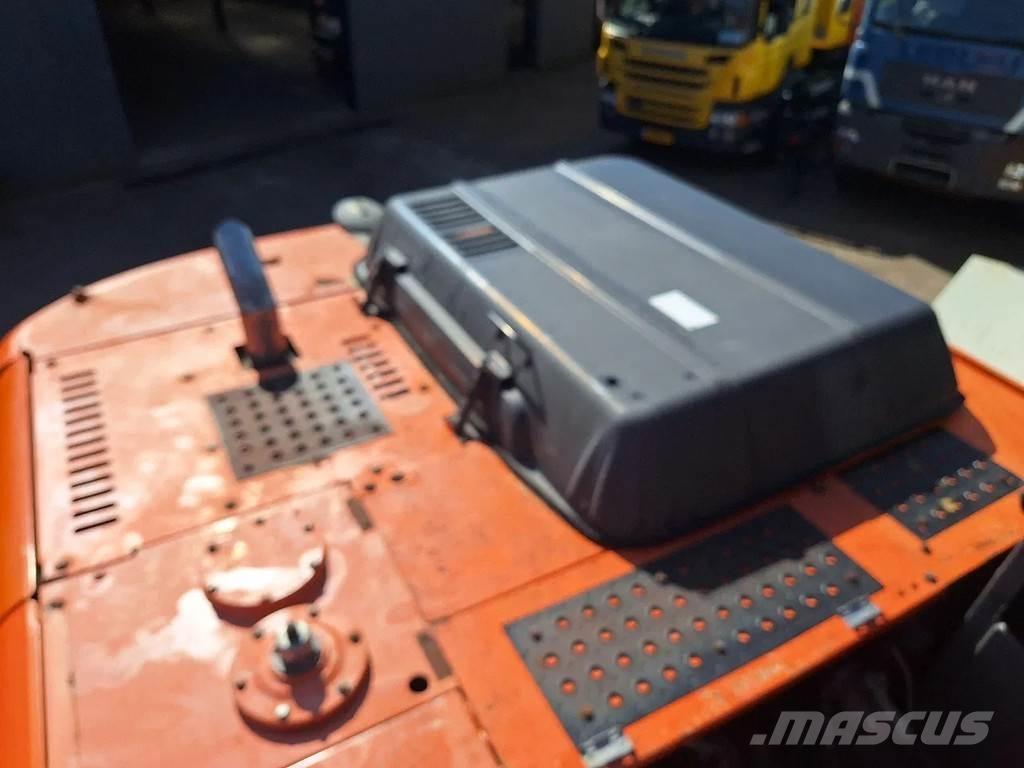 Hitachi ZX250LC Lánctalpas kotrók