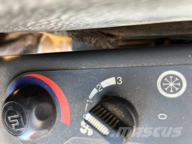 Komatsu PC 75 Közepes (midi) kotrók 7 t - 12 t