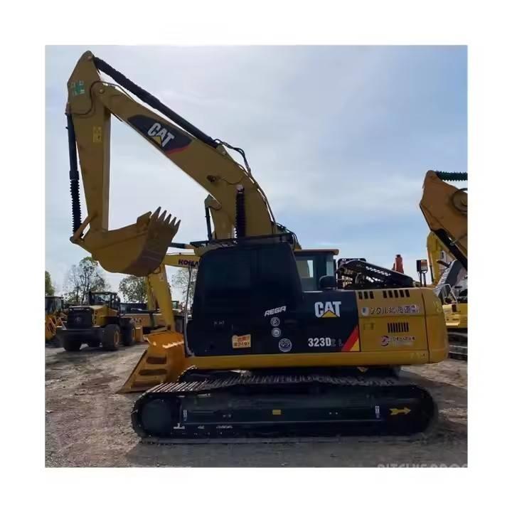 CAT 323 D2L Lánctalpas kotrók