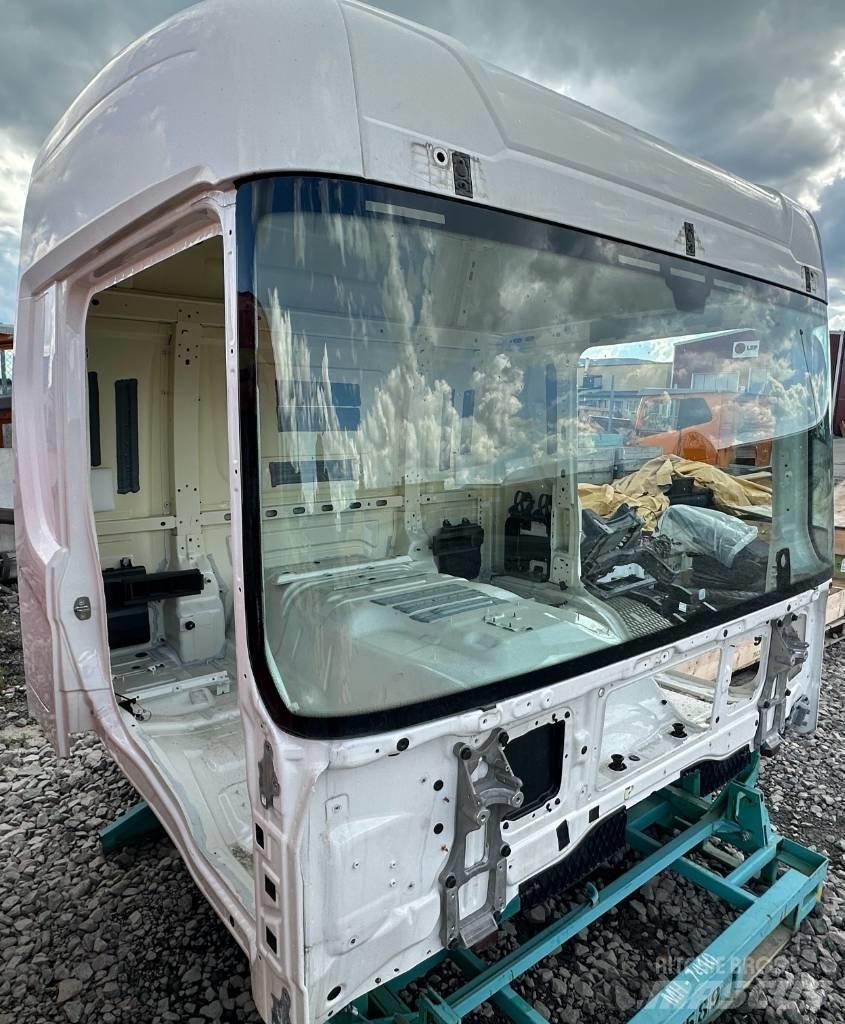 Scania P 370 Vezetőfülke és belső tartozékok