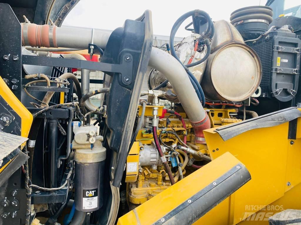 CAT 972 Gumikerekes homlokrakodók