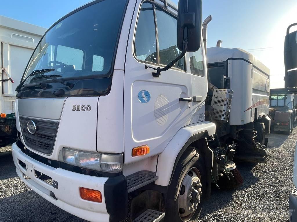 UD 3300 Utcaseprő teherautók