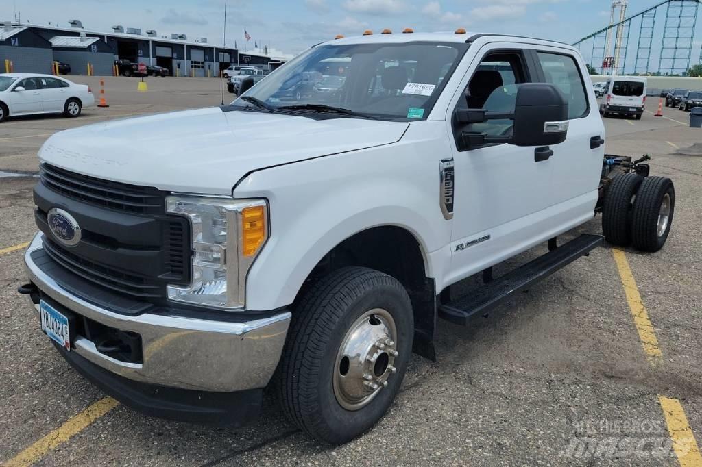 Ford F 350 XL SD Fülkés alváz