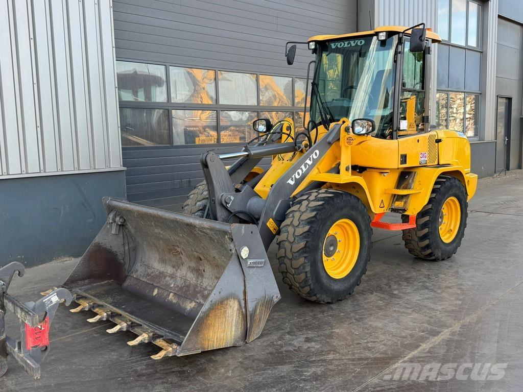 Volvo L30G Gumikerekes homlokrakodók