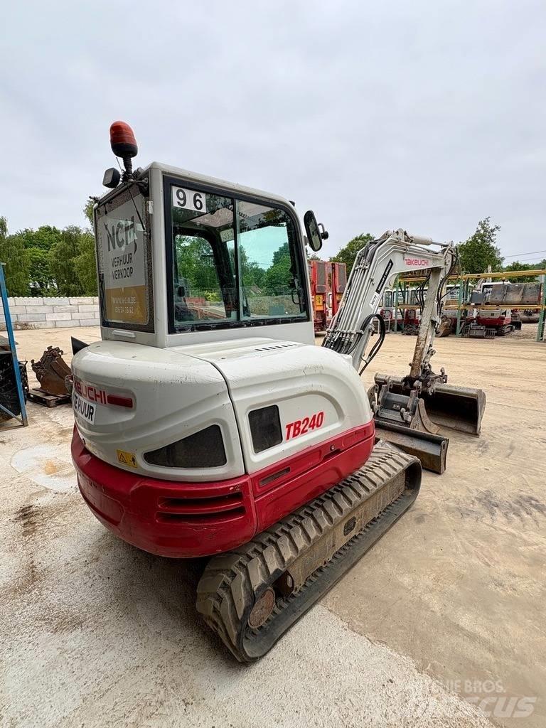 Takeuchi TB 240 Mini kotrók < 7t