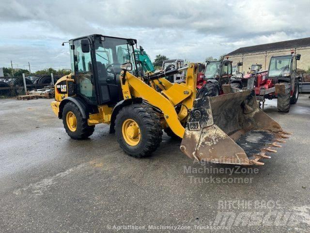 CAT 906 Gumikerekes homlokrakodók